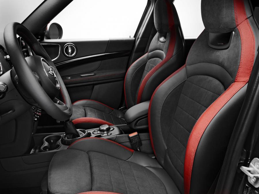 Интерьер Mini John Cooper Works Countryman 2017 года  (WW) (фото 19 из 53)